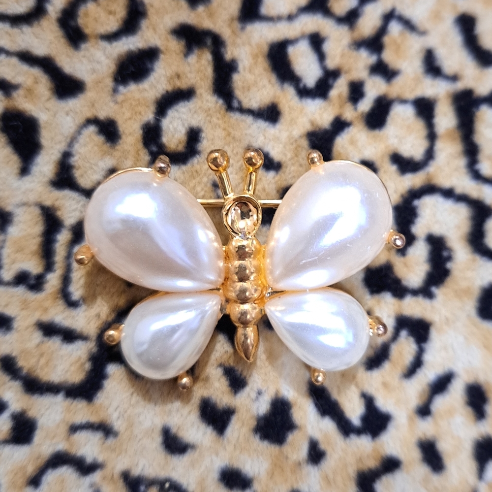 🌈VINTAGE BUTTERFLY BROOCH
